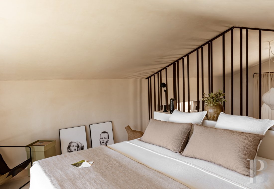 Dans le Gard, en bordure de l’Ardèche, un ancien mas restauré au milieu des oliviers, des vignes et des lavandes - photo  n°39